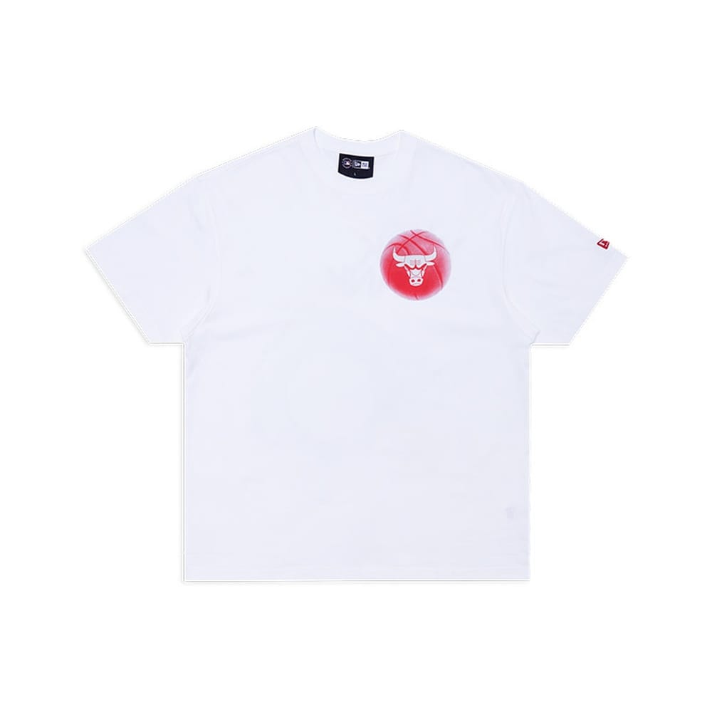 New Era Modern Essentials Chicago Bulls Relaxed Tee - White