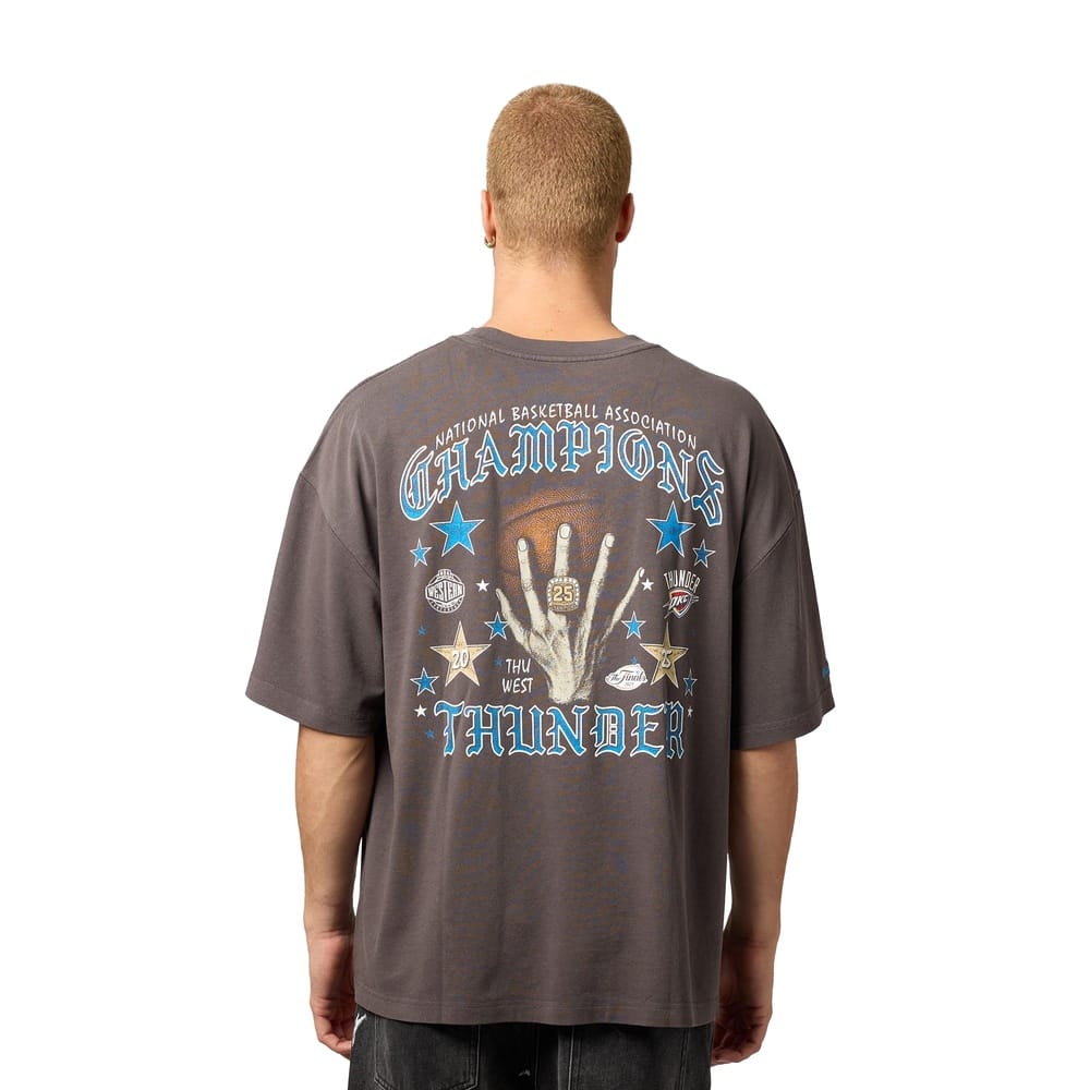 Mitchell & Ness Blackletter Champions Tee Oklahoma City Thunder - Faded Slate