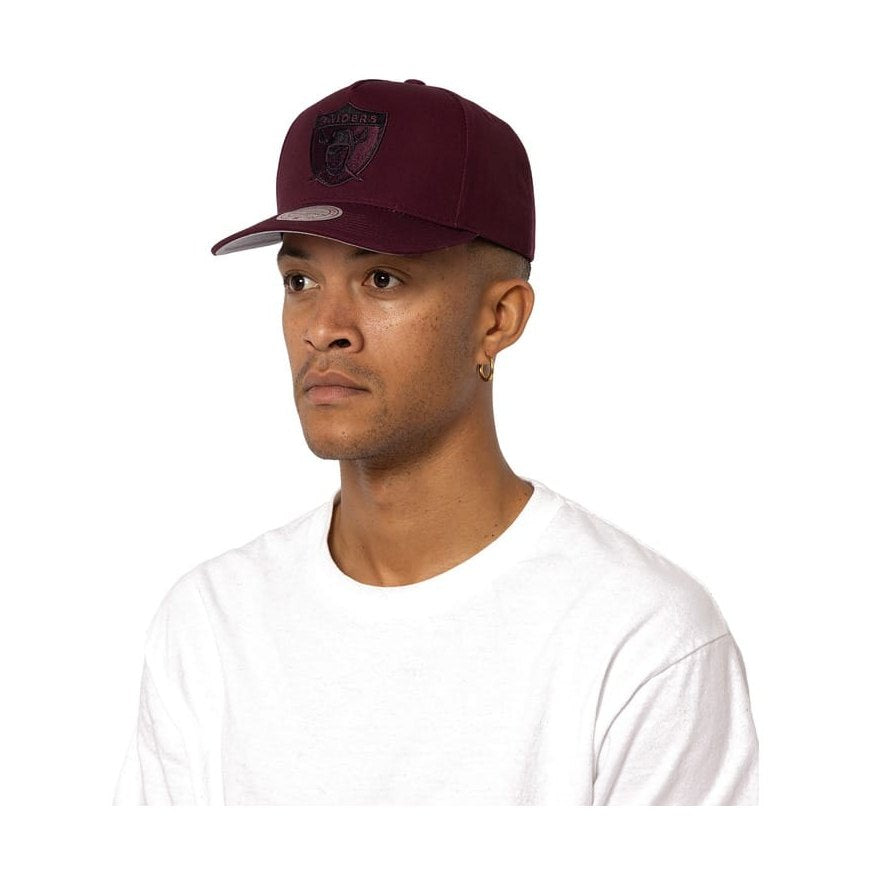 Mitchell & Ness Lacquer Pro Pinch Snapback Oakland Raiders - Fig