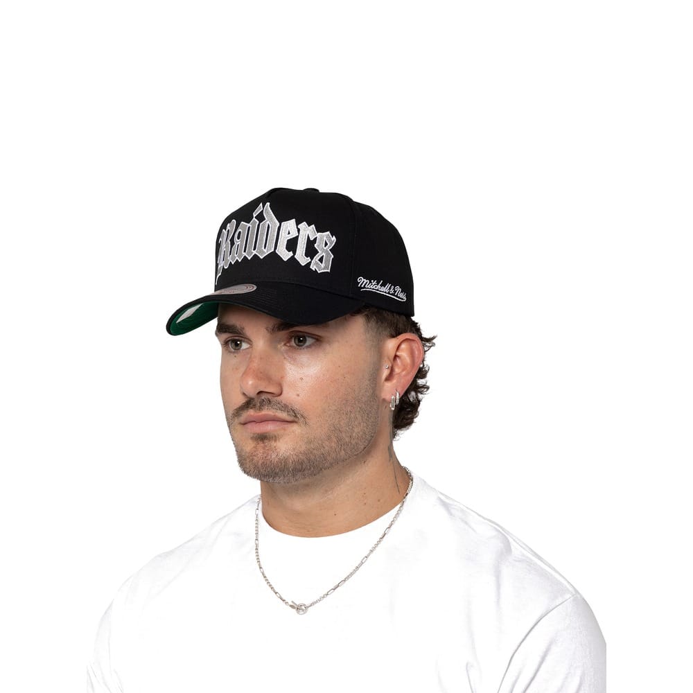 Mitchell & Ness Old English Pro Pinch Snapback Los Vegas Raiders - Black