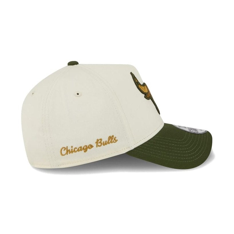 New Era 9FORTY 2 Tone A-Frame Metallic Snapback Chicago Bulls - Off White / Rifle Green