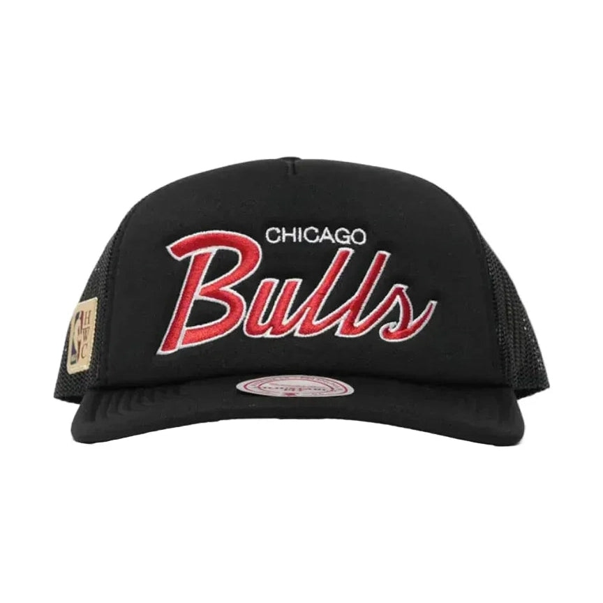 Mitchell & Ness Classic Script Trucker Snapback Chicago Bulls - Black
