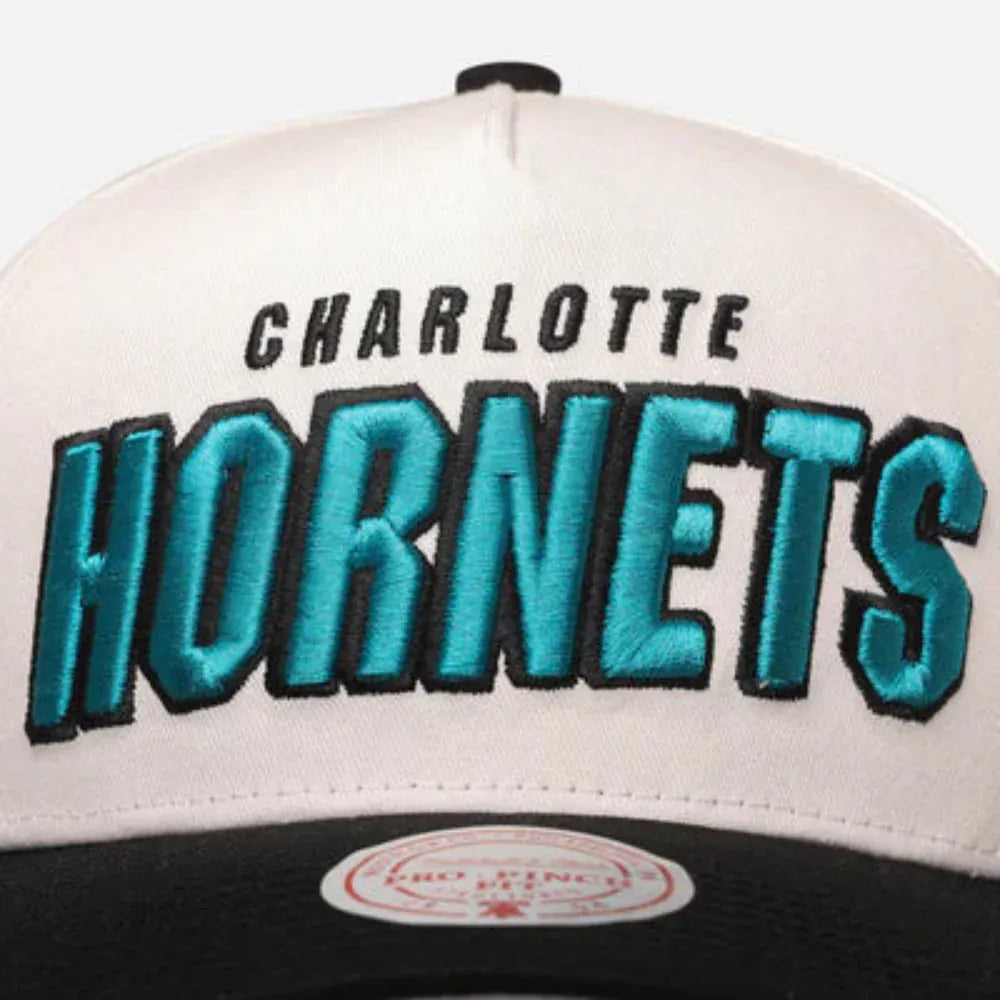 Mitchell & Ness Draft Day Pro Pinch Snapback Charlotte Hornets - Vintage White / Black