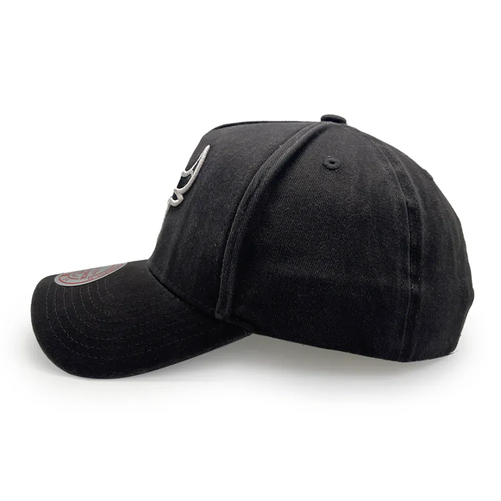 Mitchell & Ness Team Initial Pro Pinch Chicago Bulls Snapback - Washed Black