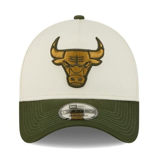 New Era 9FORTY 2 Tone A-Frame Metallic Snapback Chicago Bulls - Off White / Rifle Green